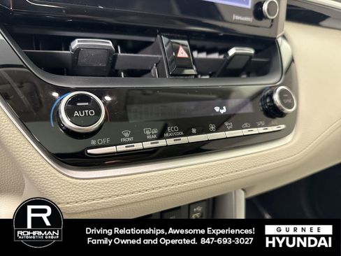 Used 2022 Toyota Corolla Cross XLE image 9