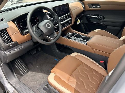 New 2026 Nissan Pathfinder Platinum w/ Lighting Package FWD image 14