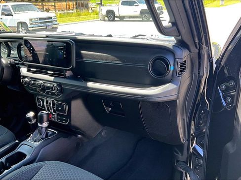 Used 2024 Jeep Wrangler Unlimited Rubicon 4xe AWD/4WD image 17