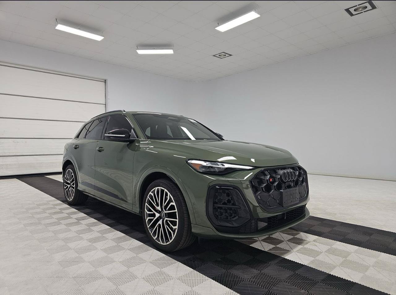 Used 2025 Audi SQ5 Prestige AWD/4WD image 3