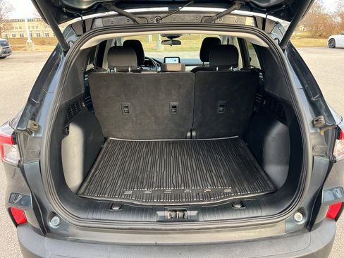 Used 2022 Ford Escape SE w/ SE Sport Appearance Package image 19