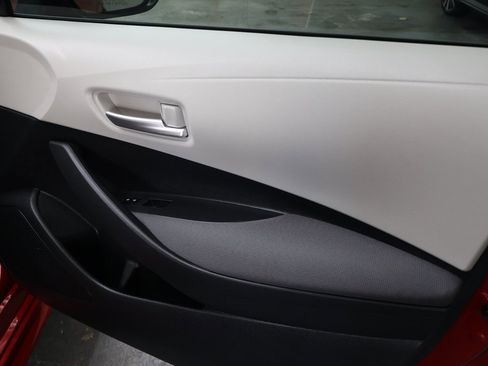 Used 2020 Toyota Corolla LE image 12