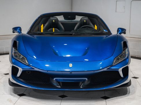 Used 2023 Ferrari F8 Tributo RWD image 4