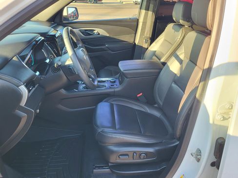 Used 2023 Chevrolet Traverse LT image 17