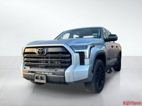 Used 2022 Toyota Tundra SR5 RWD image 2