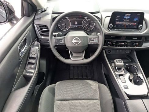Used 2025 Nissan Rogue SV FWD image 16