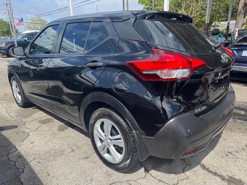 Used 2020 Nissan Kicks S image 3