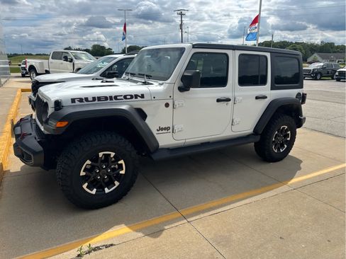 Used 2024 Jeep Wrangler Unlimited Rubicon w/ Convenience Group AWD/4WD image 1