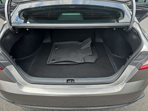 Used 2025 Toyota Camry SE w/ Convenience Package FWD image 13