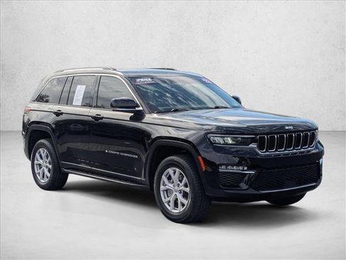 Used 2022 Jeep Grand Cherokee Limited image 3