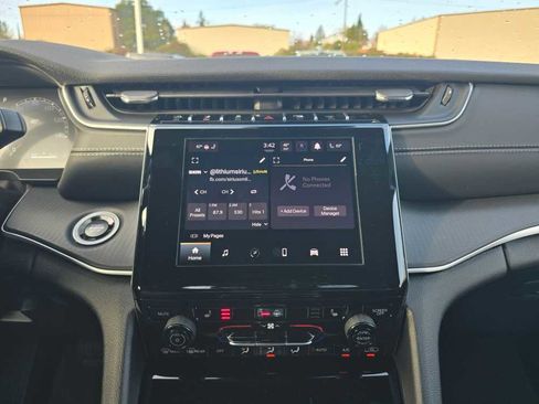 New 2025 Jeep Grand Cherokee L Altitude image 12