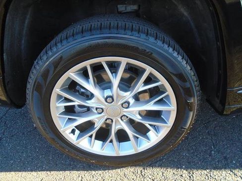 Certified 2024 Jeep Grand Cherokee L Summit w/ Luxury Tech Group V image 21