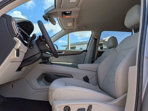 New 2026 Volkswagen Atlas SE FWD image 2