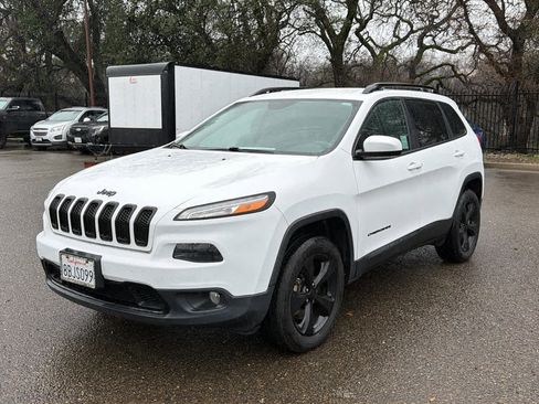 Used 2018 Jeep Cherokee Latitude w/ Altitude Package image 1