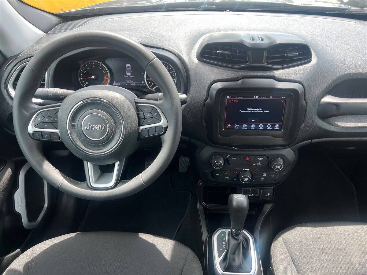 Used 2021 Jeep Renegade Latitude FWD image 11