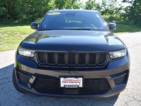 Used 2024 Jeep Grand Cherokee Altitude AWD/4WD image 11