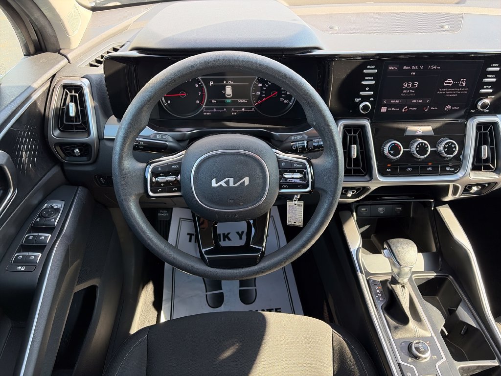 Used 2023 Kia Sorento LX AWD/4WD image 11
