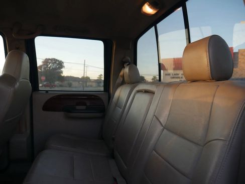Used 2006 Ford F250 Lariat image 27