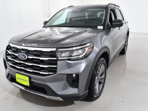 New 2026 Ford Explorer Active w/ Active Comfort Package image 2