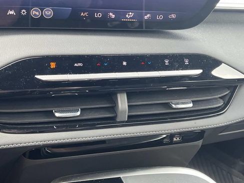 Used 2026 Buick Enclave Sport Touring w/ Power Package AWD/4WD image 26