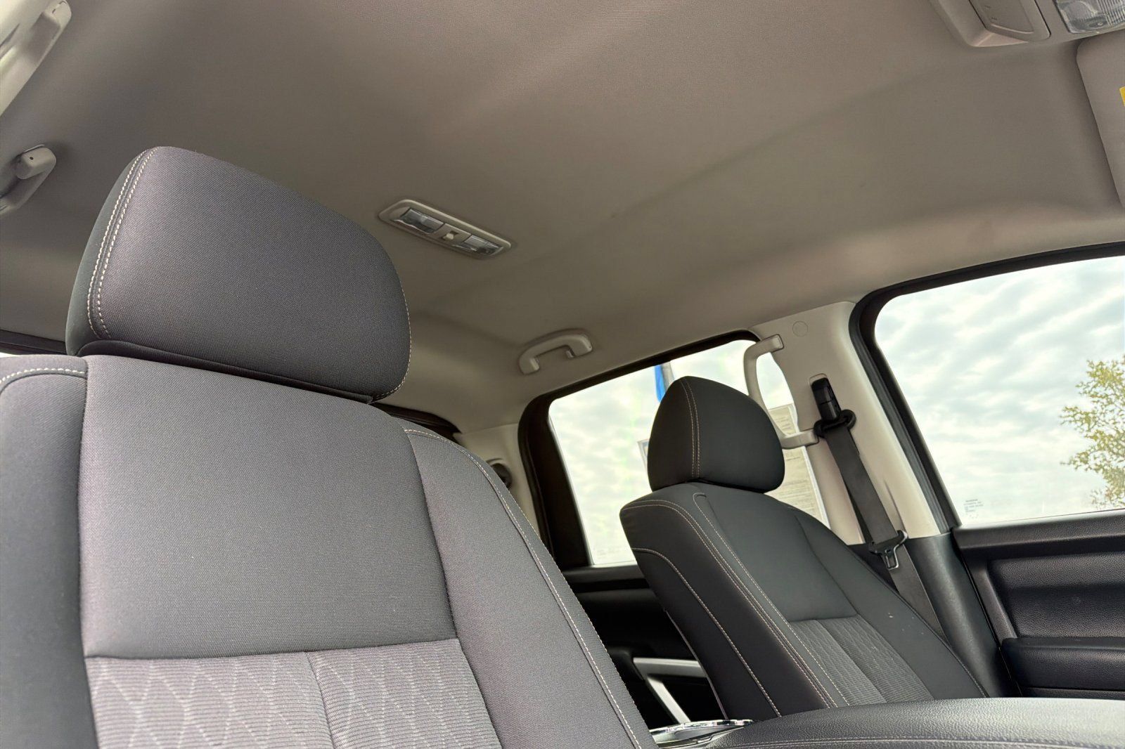 Used 2018 Nissan Titan SV w/ SV Convenience Package AWD/4WD image 15