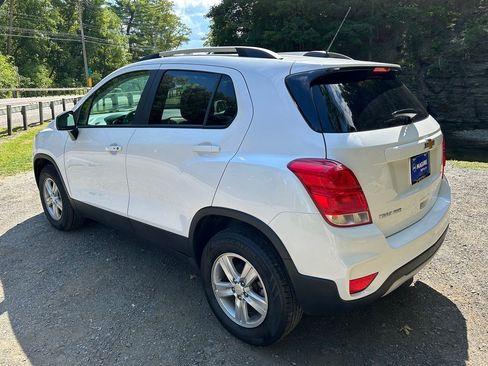 Used 2022 Chevrolet Trax LT w/ LT Convenience Package image 3