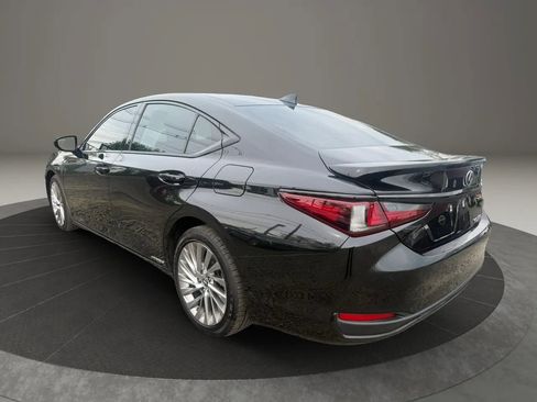 Used 2020 Lexus ES 300h w/ Accessory Package FWD image 7