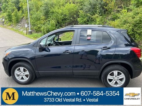 Certified 2022 Chevrolet Trax LT w/ LT Convenience Package image 13