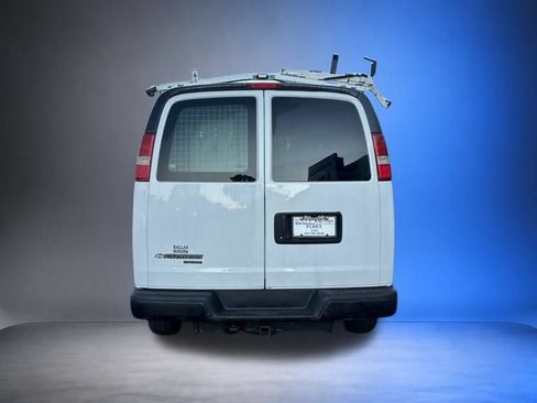 Used 2015 Chevrolet Express 2500 RWD image 4