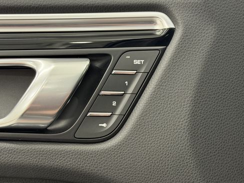 Certified 2024 Porsche Macan AWD/4WD image 29