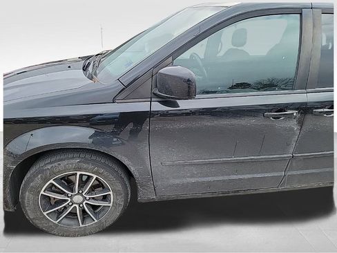 Used 2016 Dodge Grand Caravan SE image 5