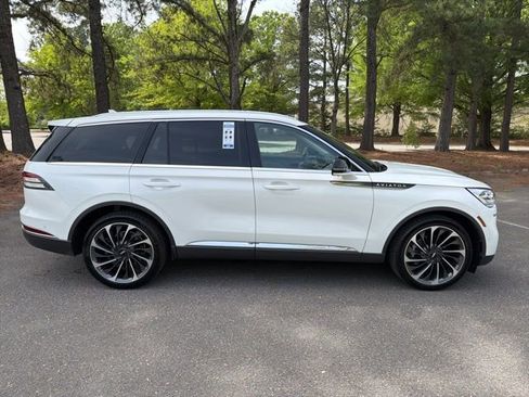 Used 2023 Lincoln Aviator Reserve w/ Equipment Group 201A image 7
