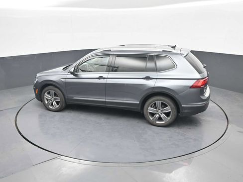 Used 2021 Volkswagen Tiguan SEL AWD/4WD image 32
