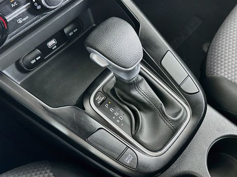 Used 2025 Kia Soul LX w/ LX Technology Package FWD image 24
