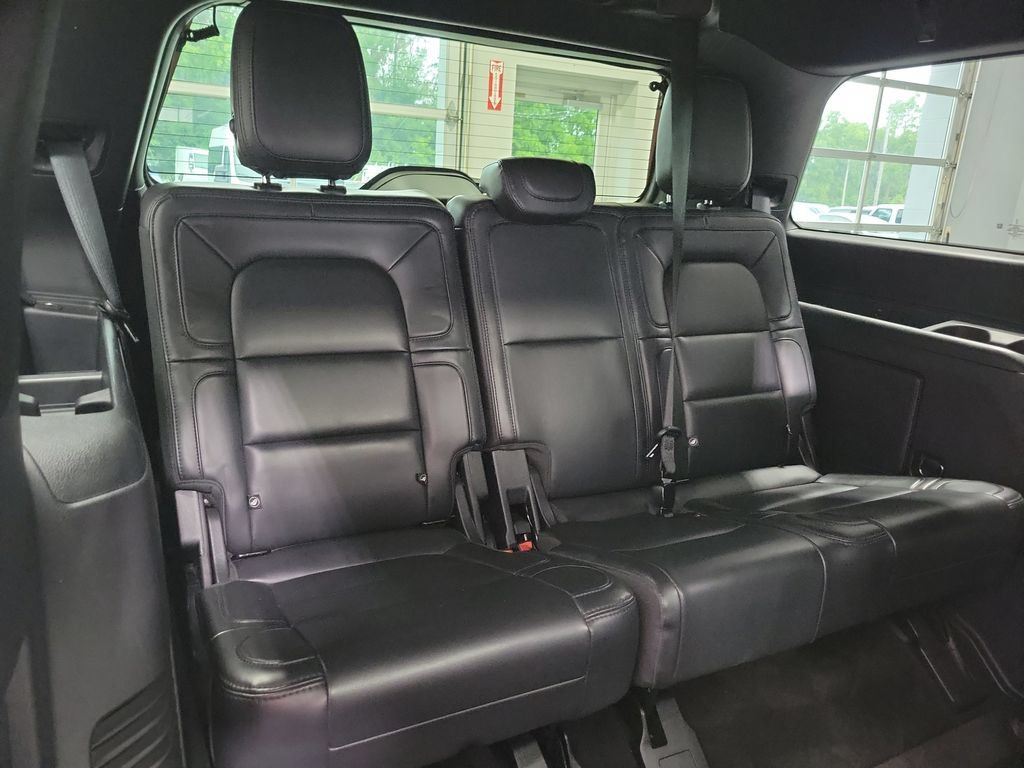 Used 2022 Lincoln Navigator Reserve AWD/4WD image 18