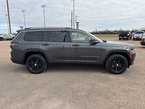 Used 2023 Jeep Grand Cherokee L Limited image 12