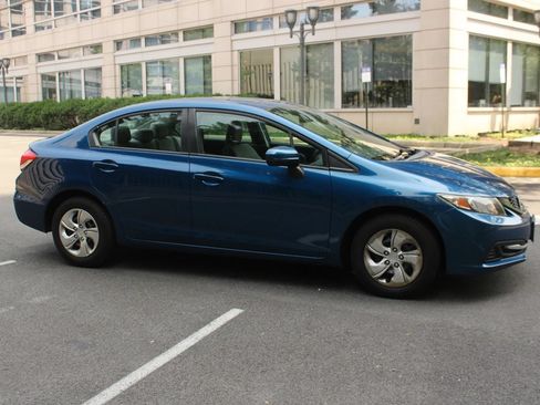 Used 2014 Honda Civic LX image 2