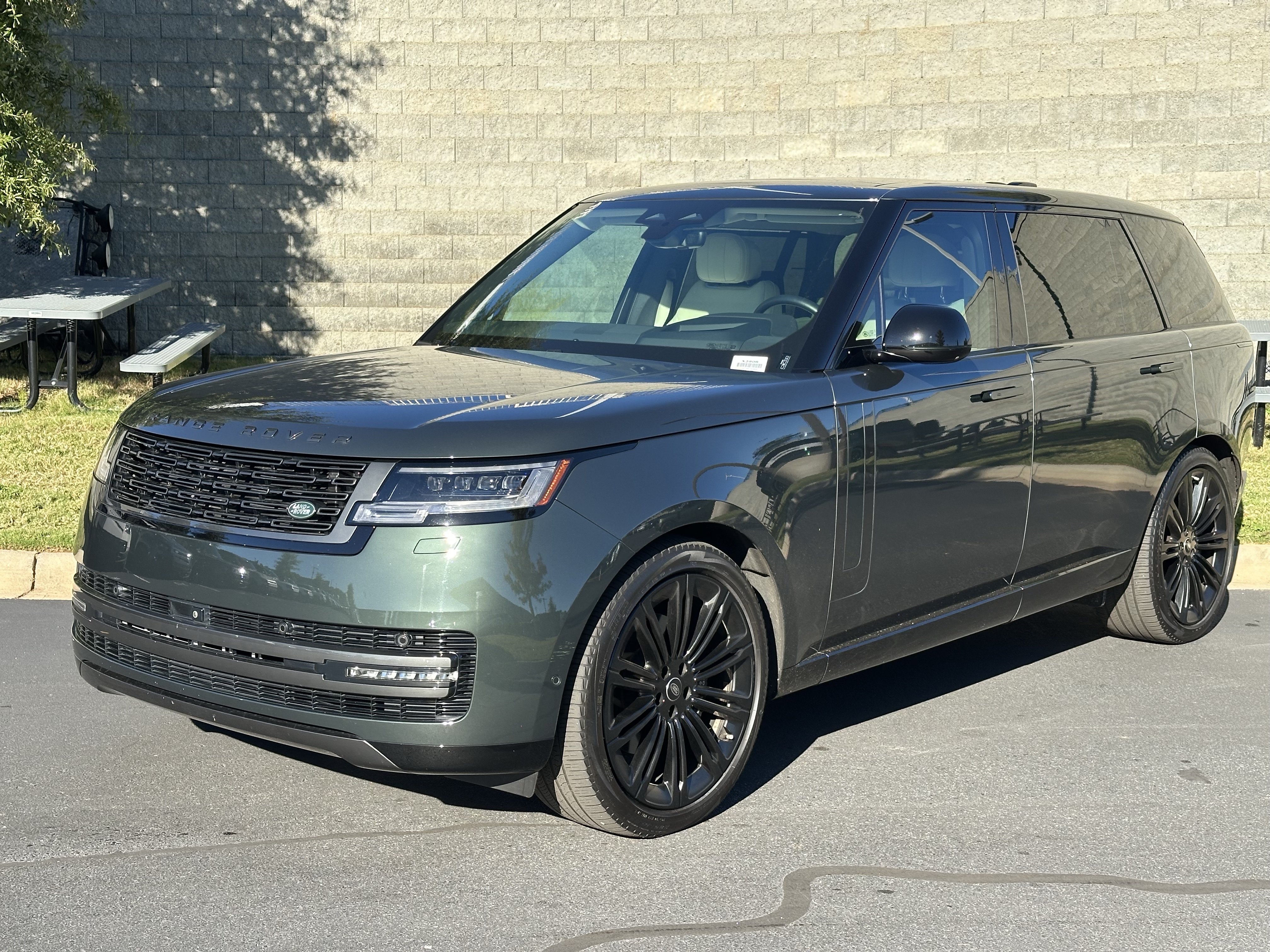 Used 2024 Land Rover Range Rover Long Wheelbase SE AWD/4WD image 2