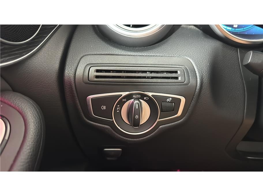 Used 2020 Mercedes-Benz GLC 300 image 35