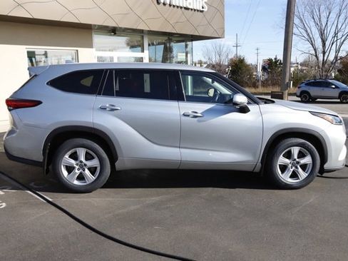 Used 2020 Toyota Highlander L image 2