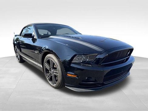 Used 2014 Ford Mustang GT w/ Electronics Package RWD image 9
