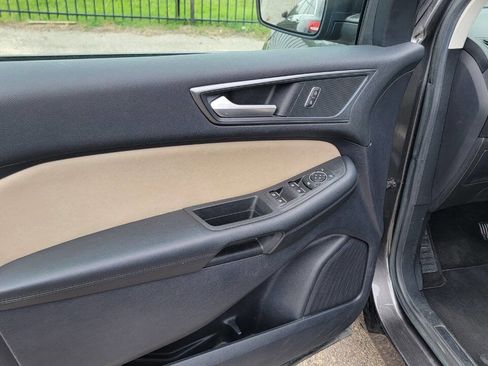 Used 2019 Ford Edge SE FWD image 15