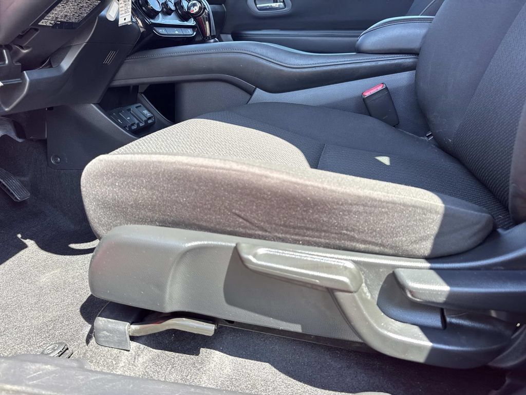Used 2017 Honda HR-V LX image 18