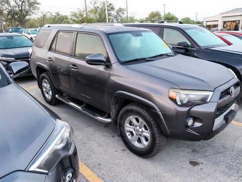 Used 2017 Toyota 4Runner SR5 image 7