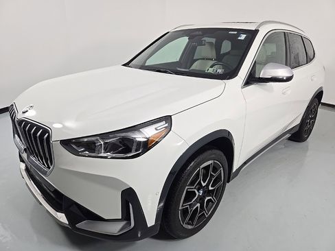 Used 2023 BMW X1 xDrive28i w/ Premium Package image 3