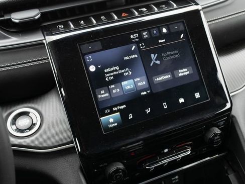 Used 2023 Jeep Grand Cherokee Laredo image 27