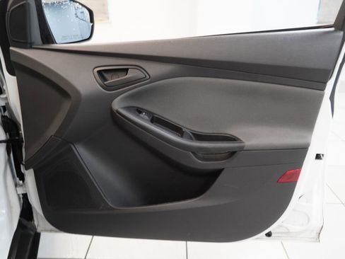 Used 2012 Ford Focus S FWD image 29