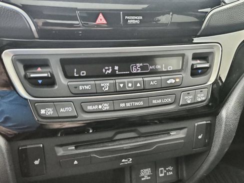 Used 2019 Honda Pilot Touring image 29