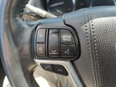 Used 2018 Toyota Highlander Limited Platinum AWD/4WD image 17