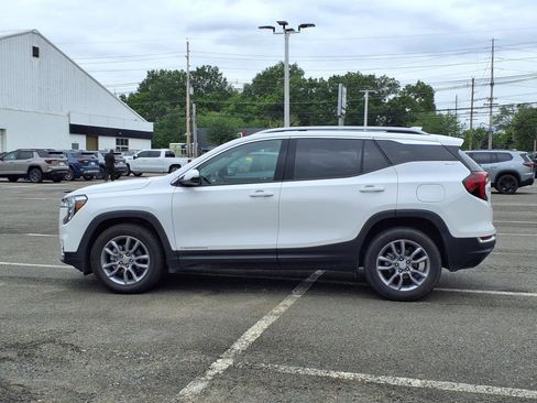 Certified 2022 GMC Terrain SLT w/ Infotainment Package II image 4